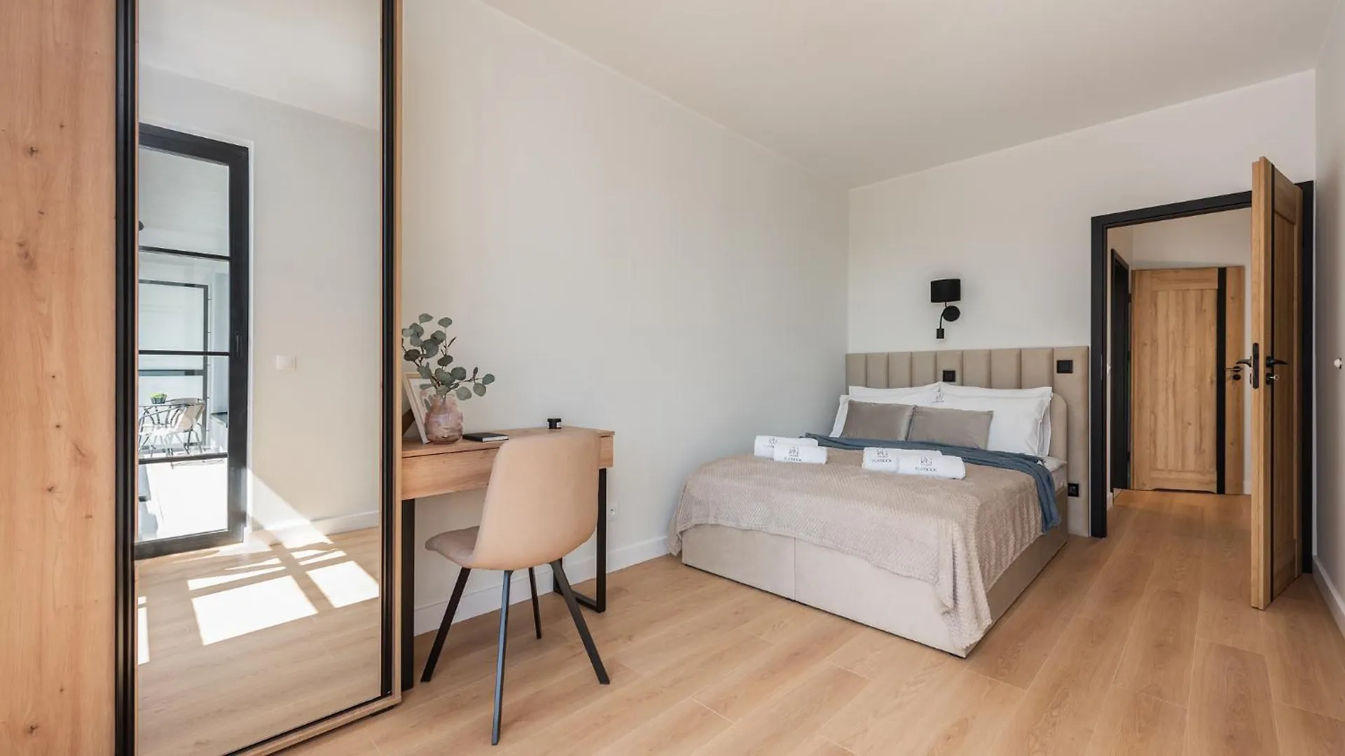 Flatbook - City Center Apartments Doki Living Gdańsk 0*,