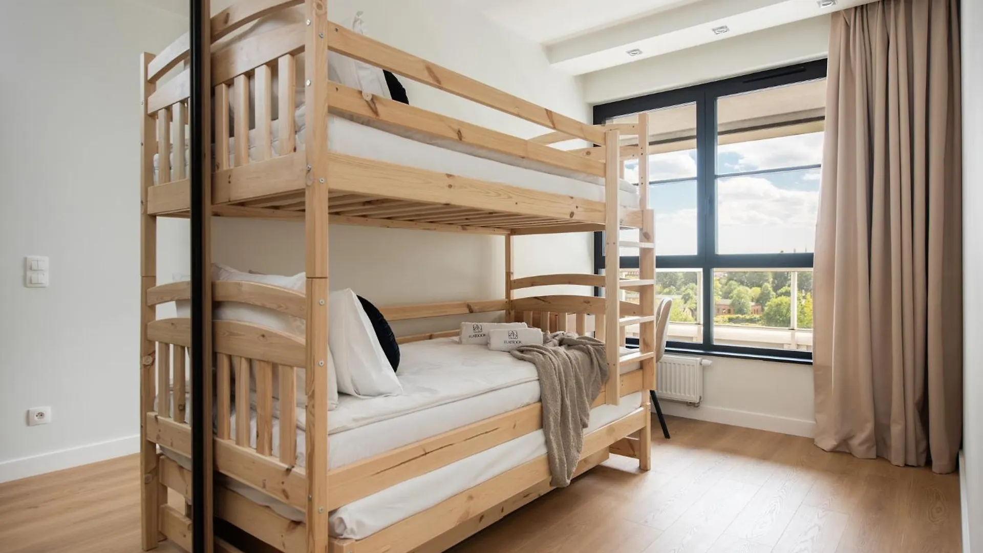 Flatbook - City Center Apartments Doki Living Gdańsk
