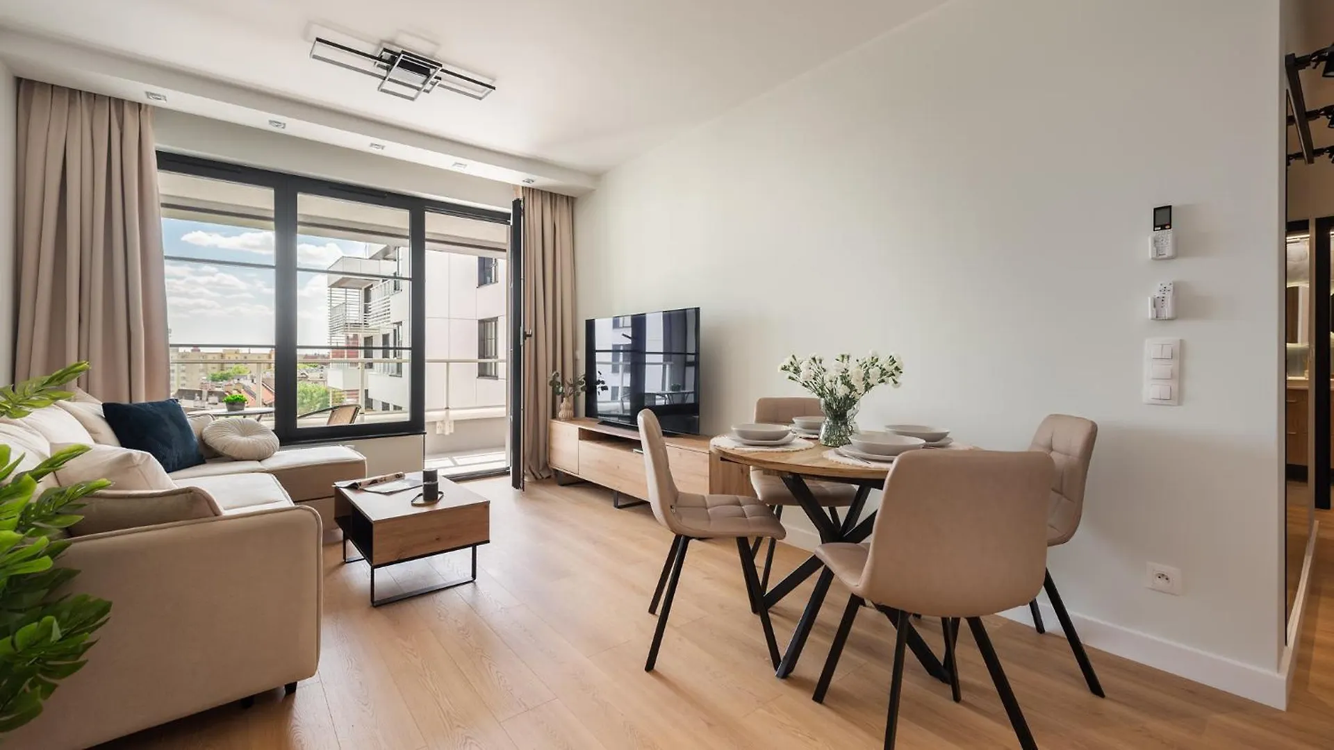 Flatbook - City Center Apartments Doki Living Gdańsk