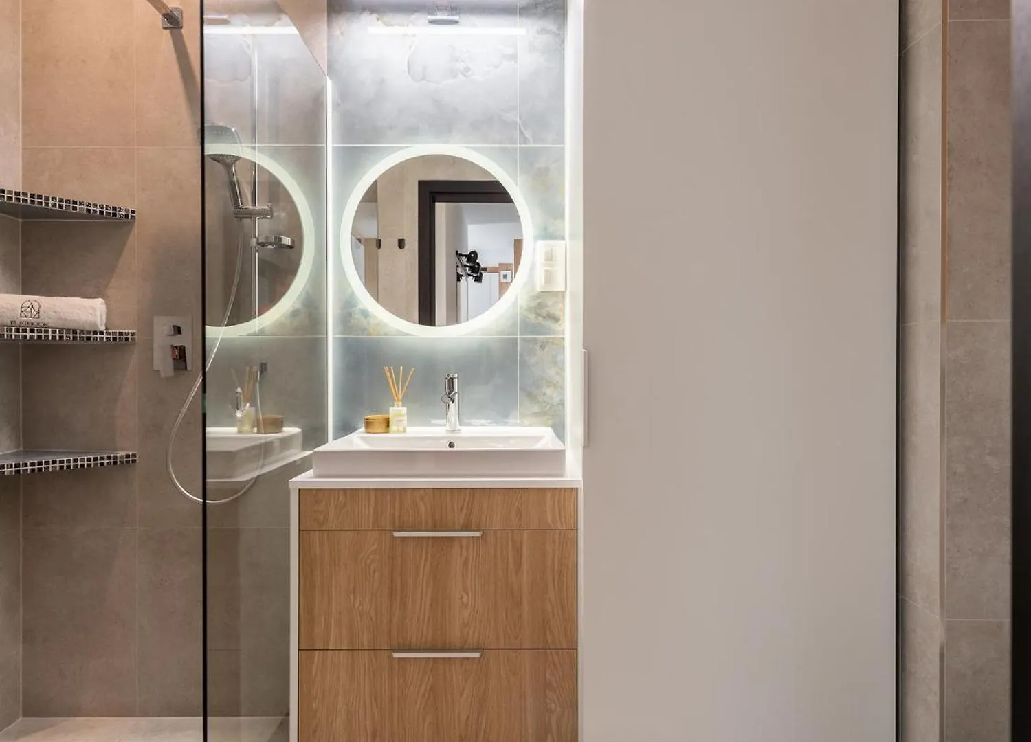 Flatbook - City Center Apartments Doki Living Gdańsk