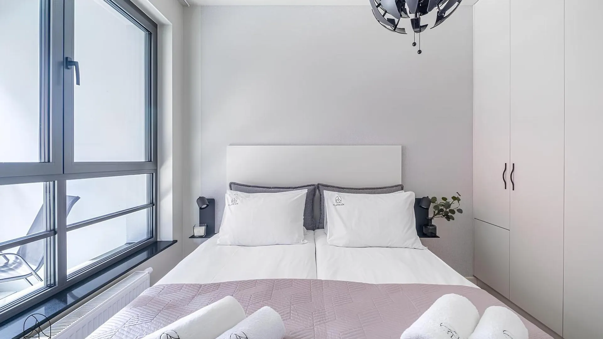 Flatbook - City Center Apartments Doki Living Gdańsk