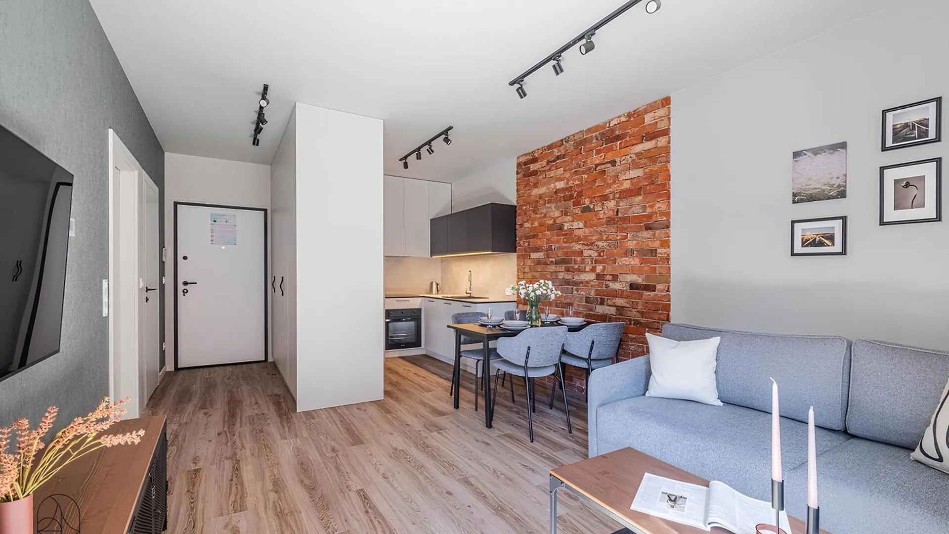 Flatbook - City Center Apartments Doki Living Gdańsk