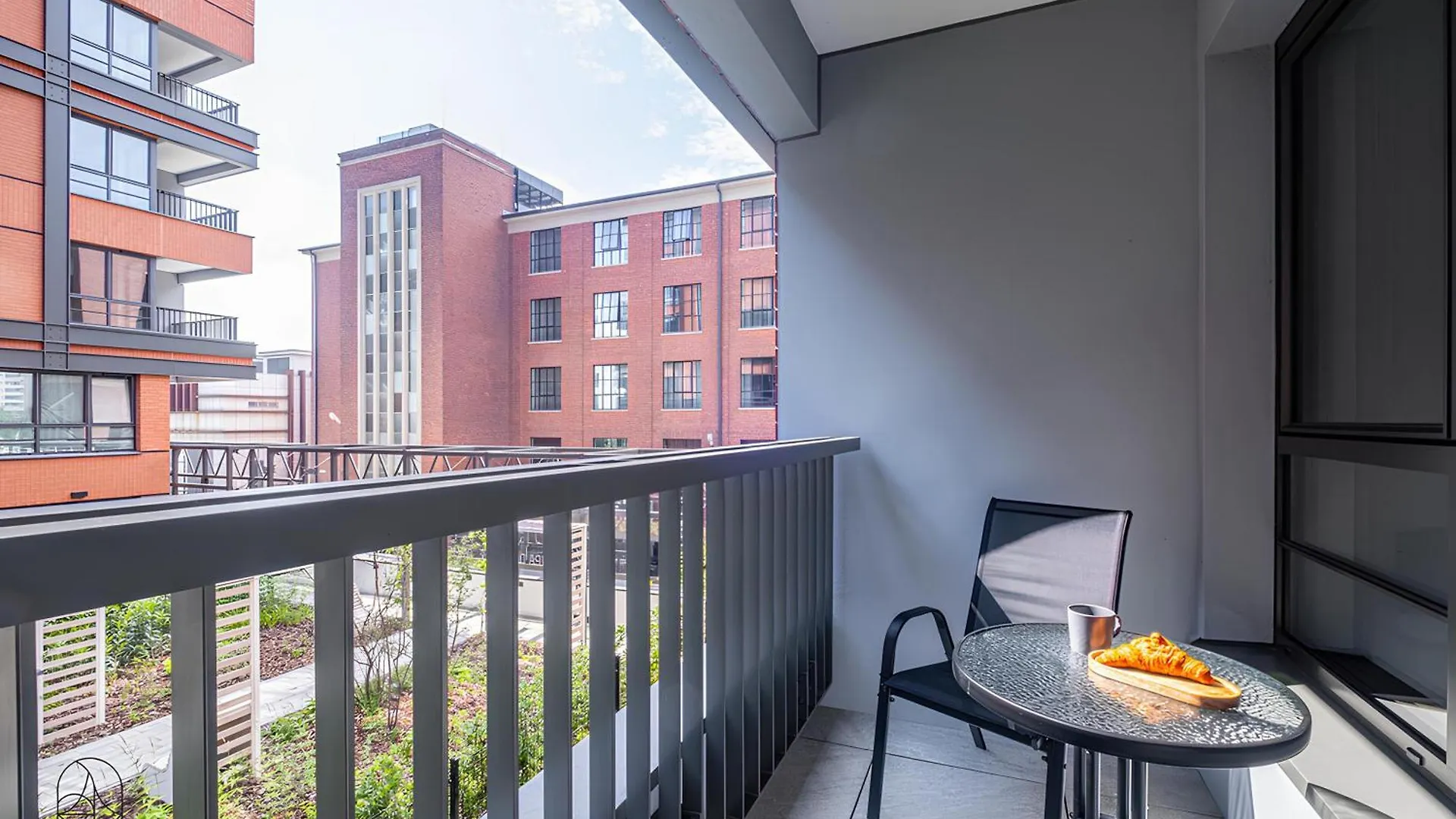Flatbook - City Center Apartments Doki Living Gdańsk Polen