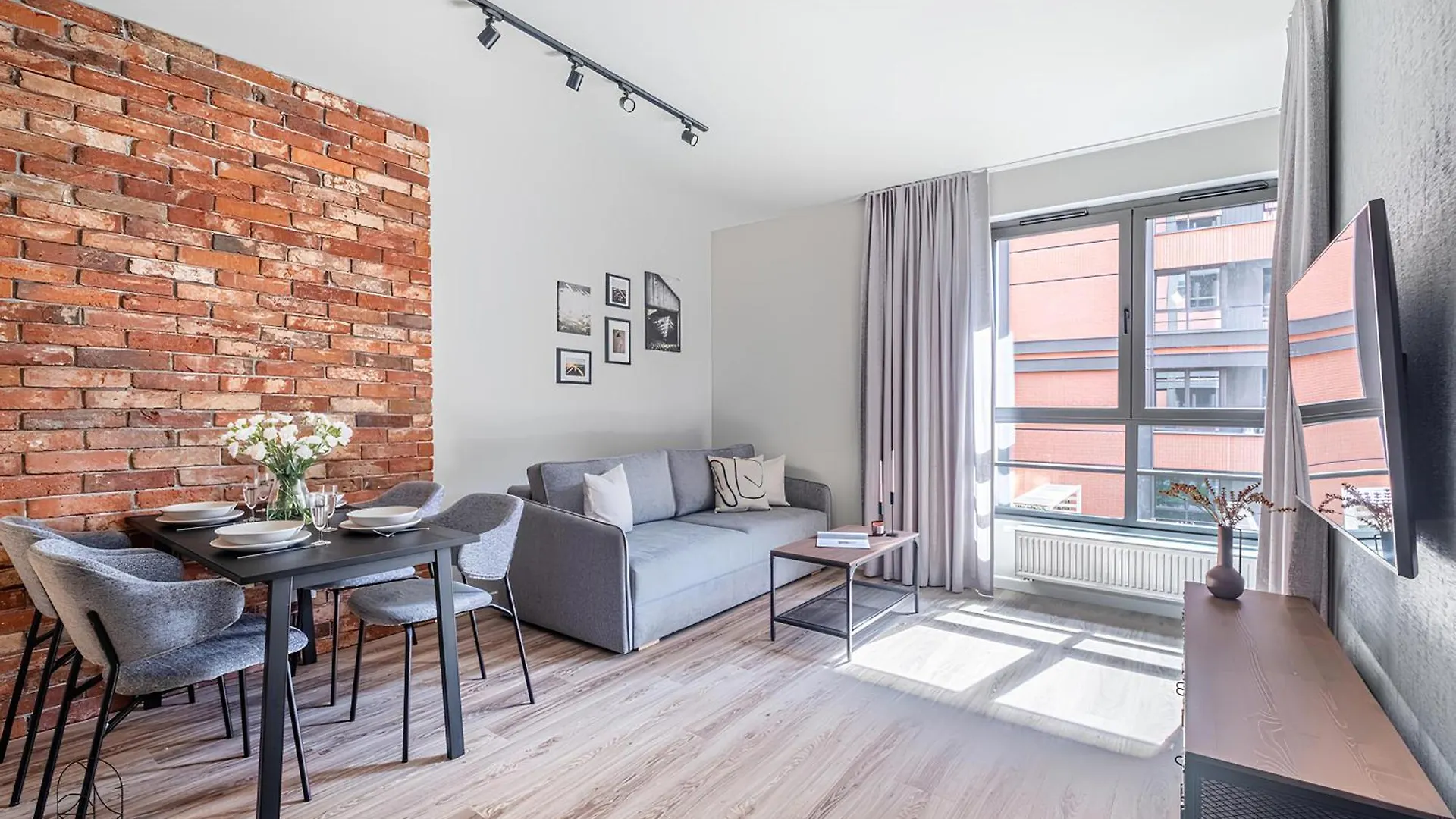 Flatbook - City Center Apartments Doki Living Gdańsk 0*,  Polen
