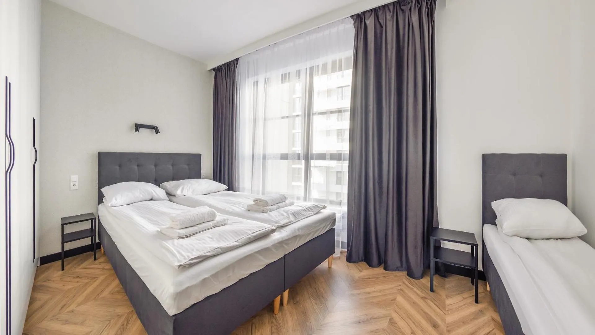 Flatbook - City Center Apartments Doki Living Gdańsk