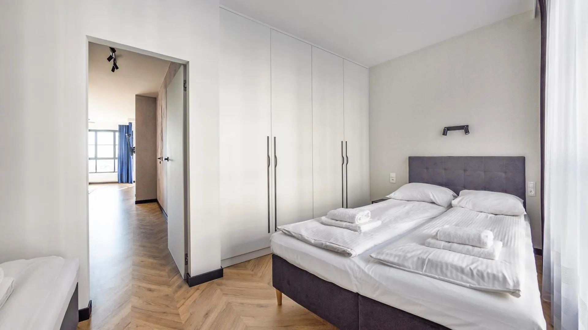 Flatbook - City Center Apartments Doki Living Gdańsk 0*,  Polen