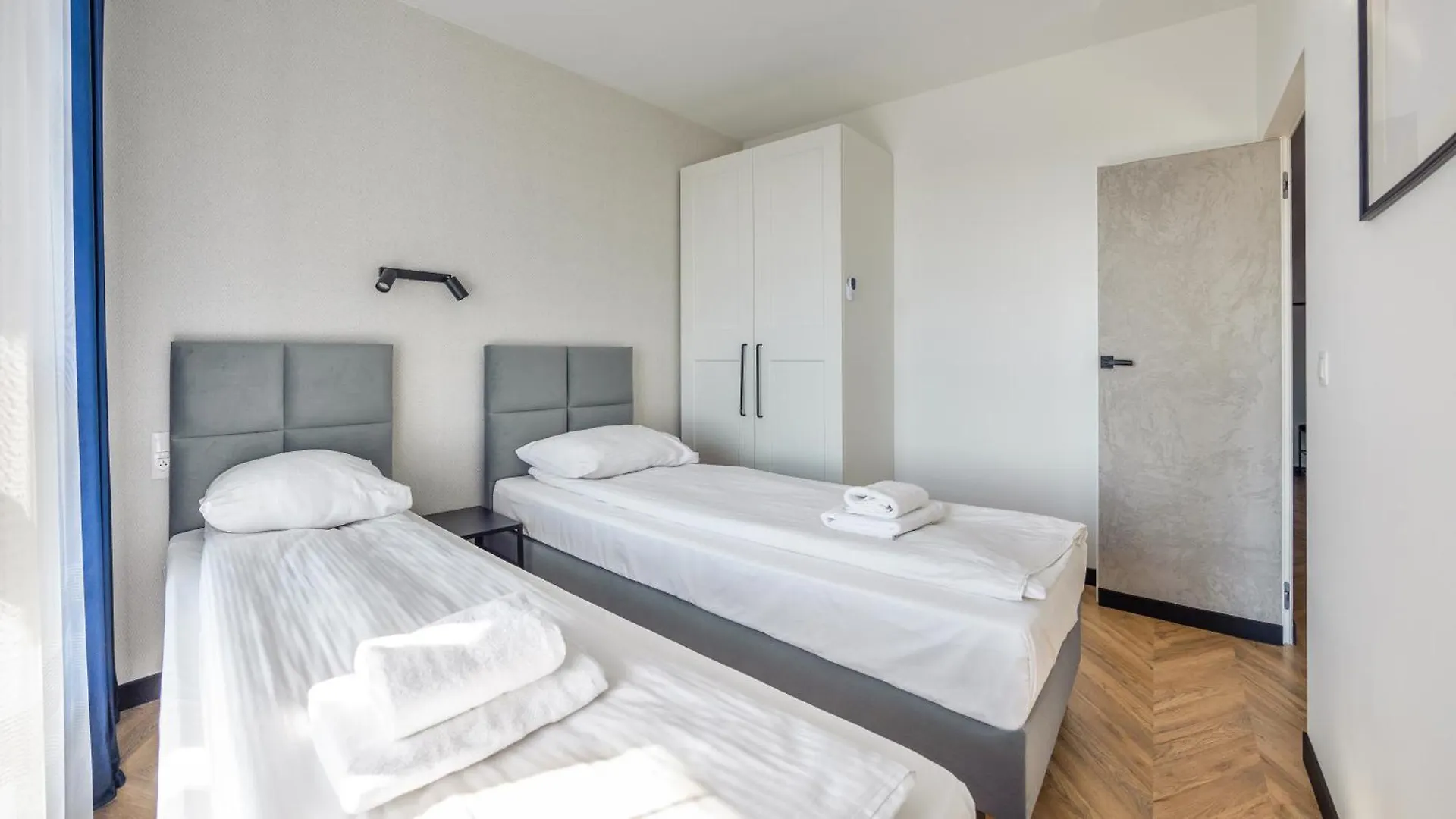 Flatbook - City Center Apartments Doki Living Gdańsk 0*,